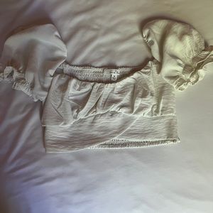 Cropped puffer sleeve top